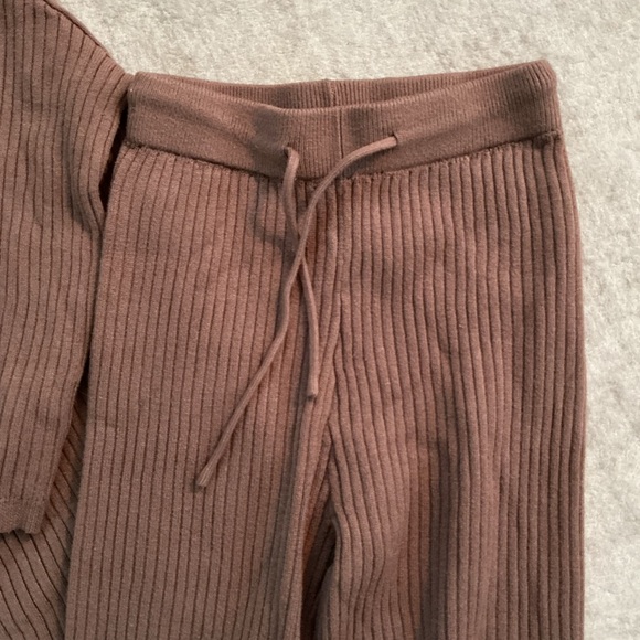 Brown Ribbed Knit Set - Picture 2 of 6